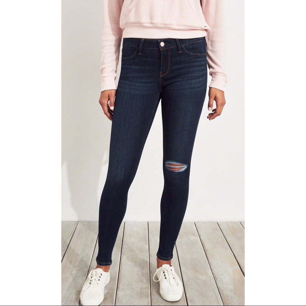 NWOT!! Dark Wash Skinny Jeans - Size 25